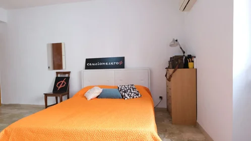 Stanza privata in Via Andrea Cordedda 4, immagine 4 di 22