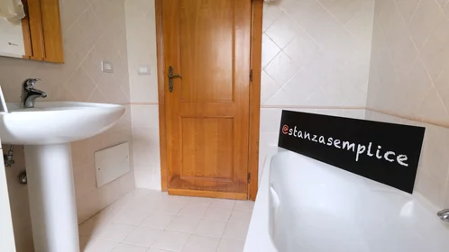 Stanza privata in Via Andrea Cordedda 4, immagine 13 di 22