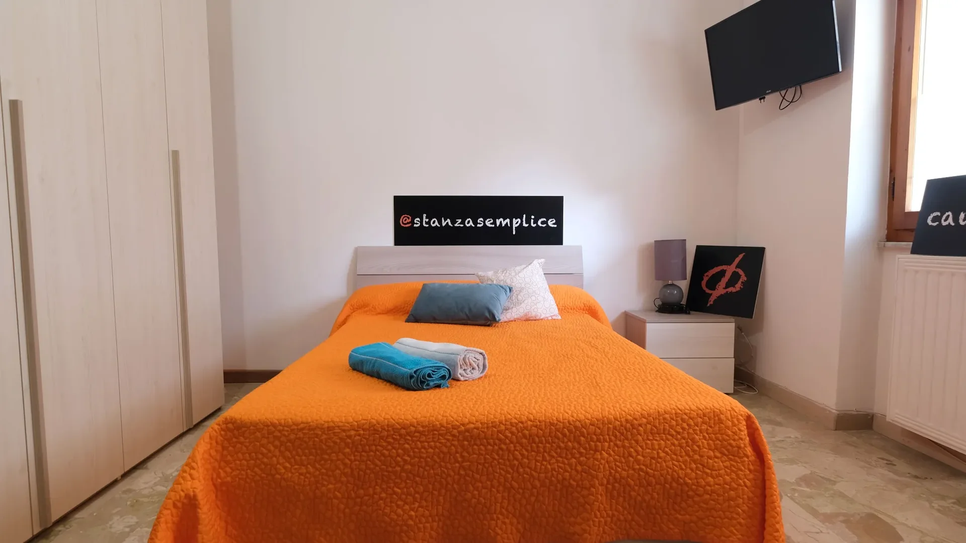 Confortevole e spaziosa stanza per studenti in 