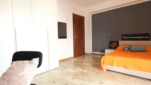 Stanza privata in Via Andrea Cordedda 4, immagine 4 di 22