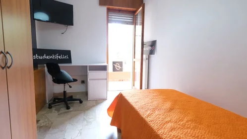 Stanza privata in Via Andrea Cordedda 4, immagine 1 di 22