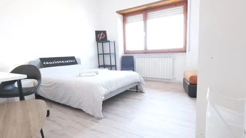 Quarto privado em Via Savoia 15, imagem 1 de 19