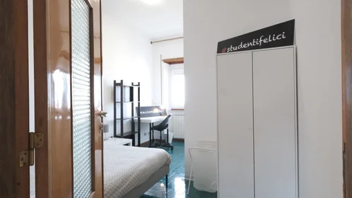 Quarto privado em Via Savoia 15, imagem 2 de 19