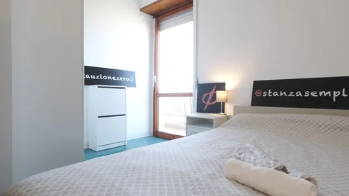 Quarto privado em Via Savoia 15, imagem 2 de 19