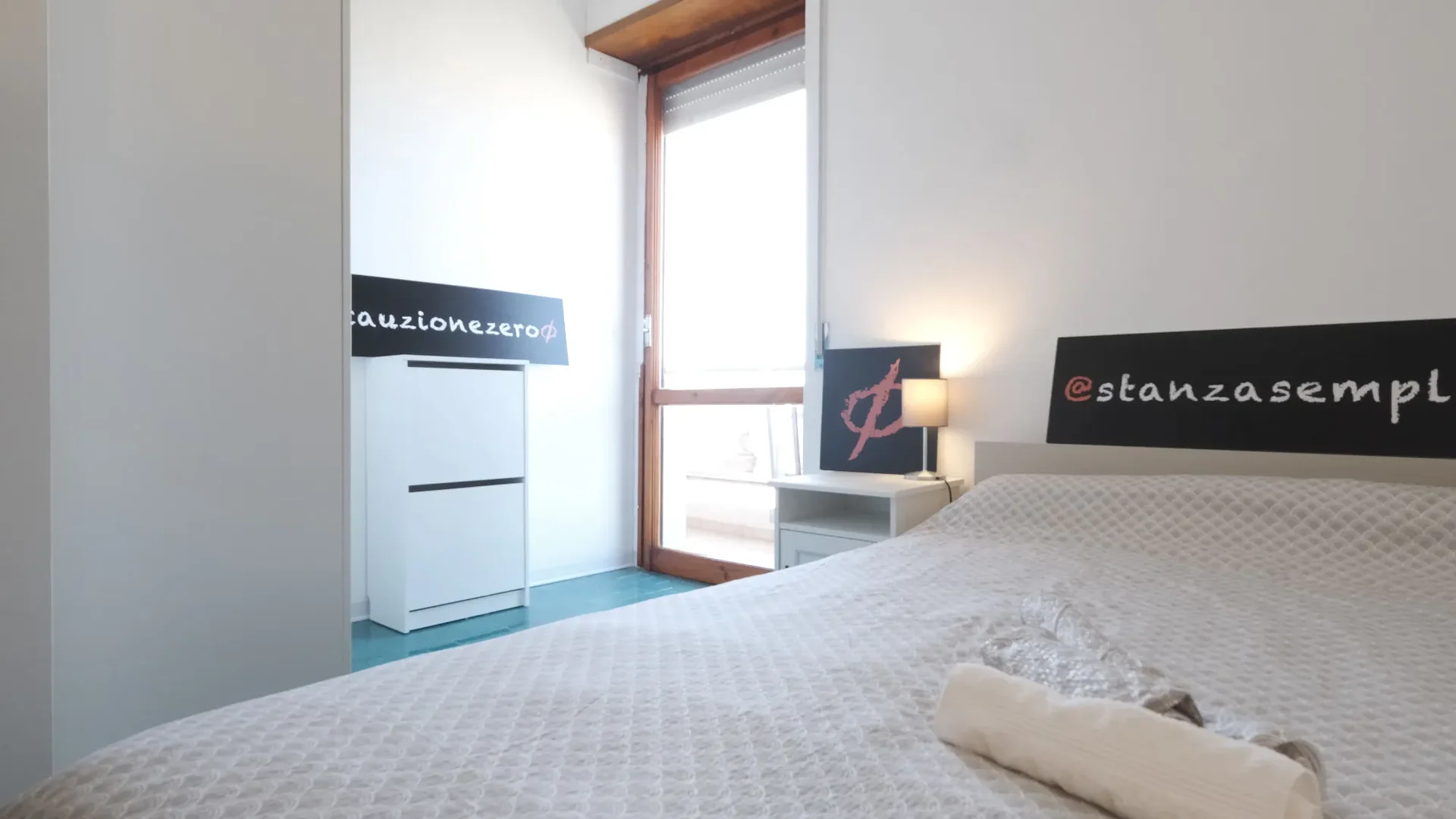 Quarto de estudante em  com área de estudo e instalações partilhadas