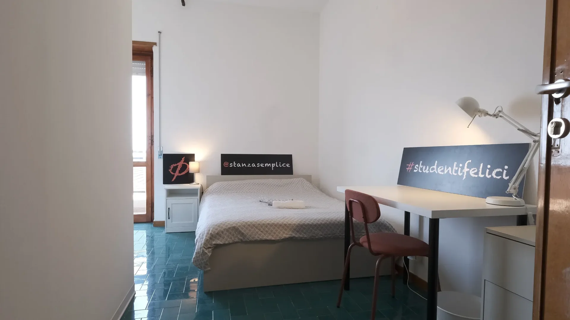 Quarto de estudante económico com localização conveniente em 