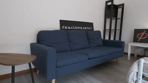 Quarto privado em Via Savoia 15, imagem 2 de 19