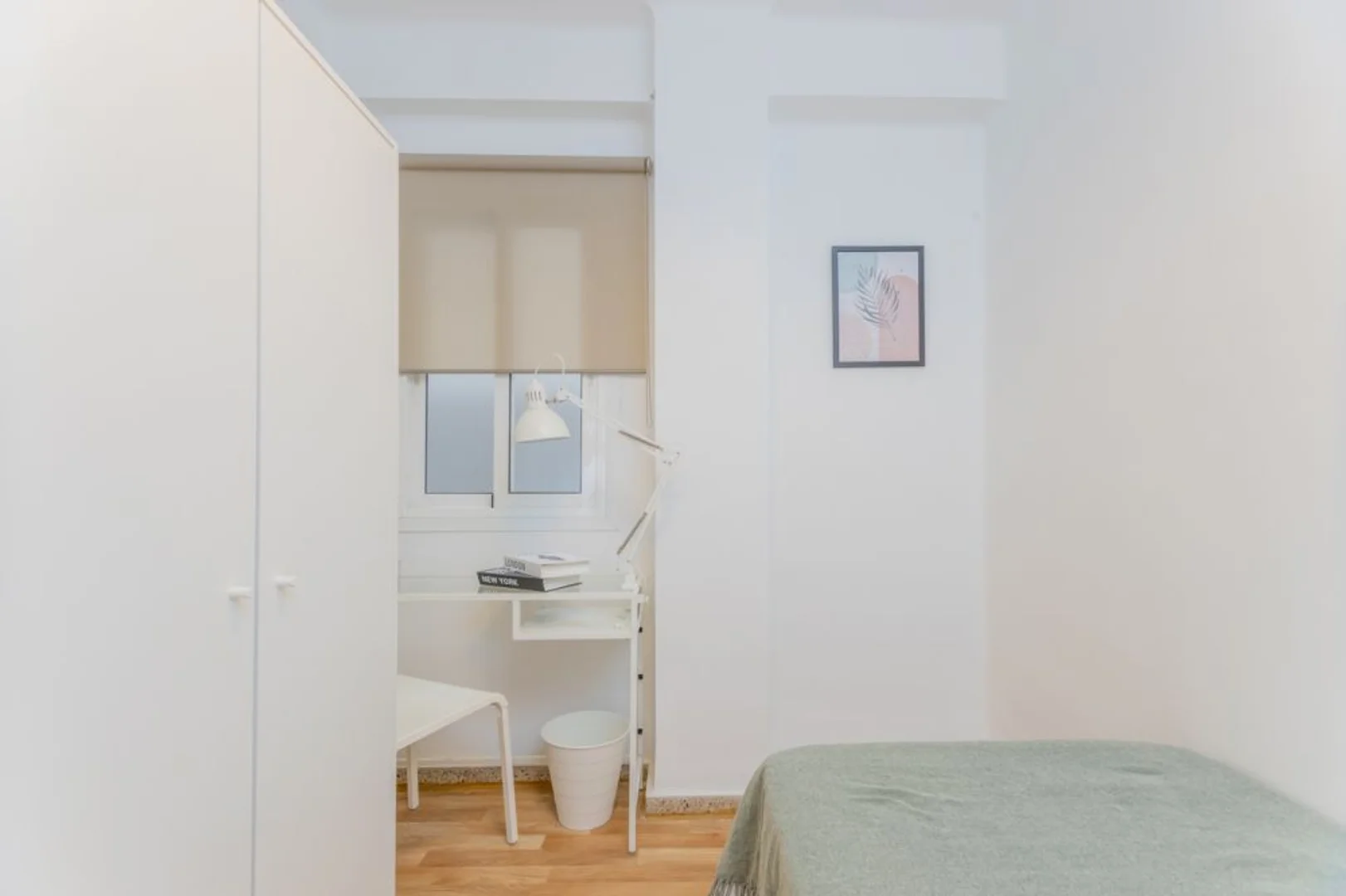 Habitación acogedora para estudiantes disponible en 