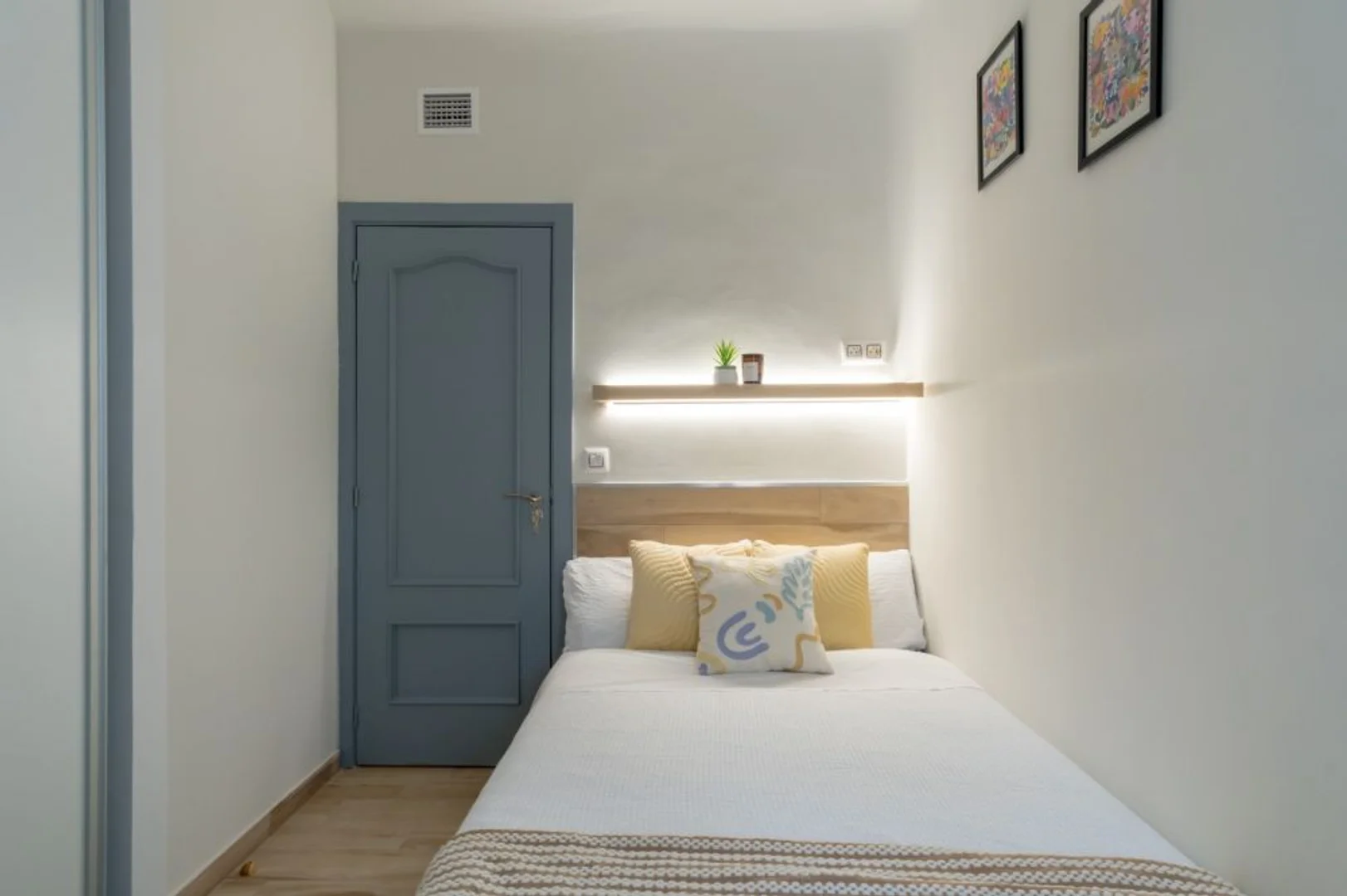 Quarto amigo do estudante em  com comodidades modernas