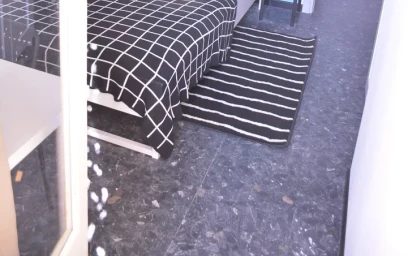 Stanza privata con letto matrimoniale {area}