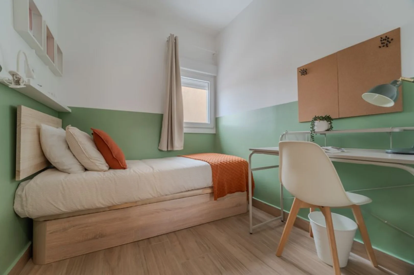 Chambre d'étudiant économique avec emplacement pratique dans 