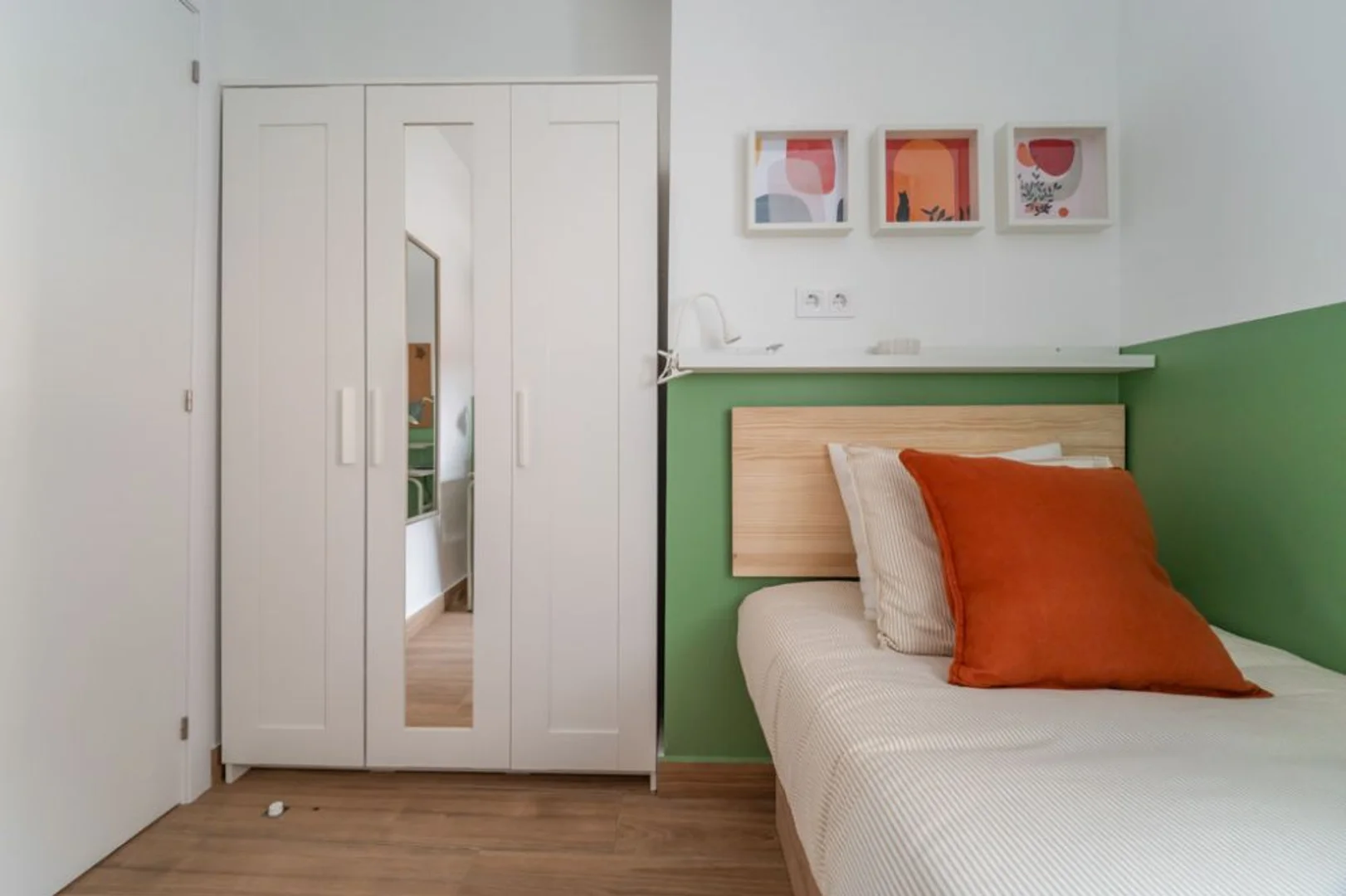 Chambre d'étudiant économique avec emplacement pratique dans 