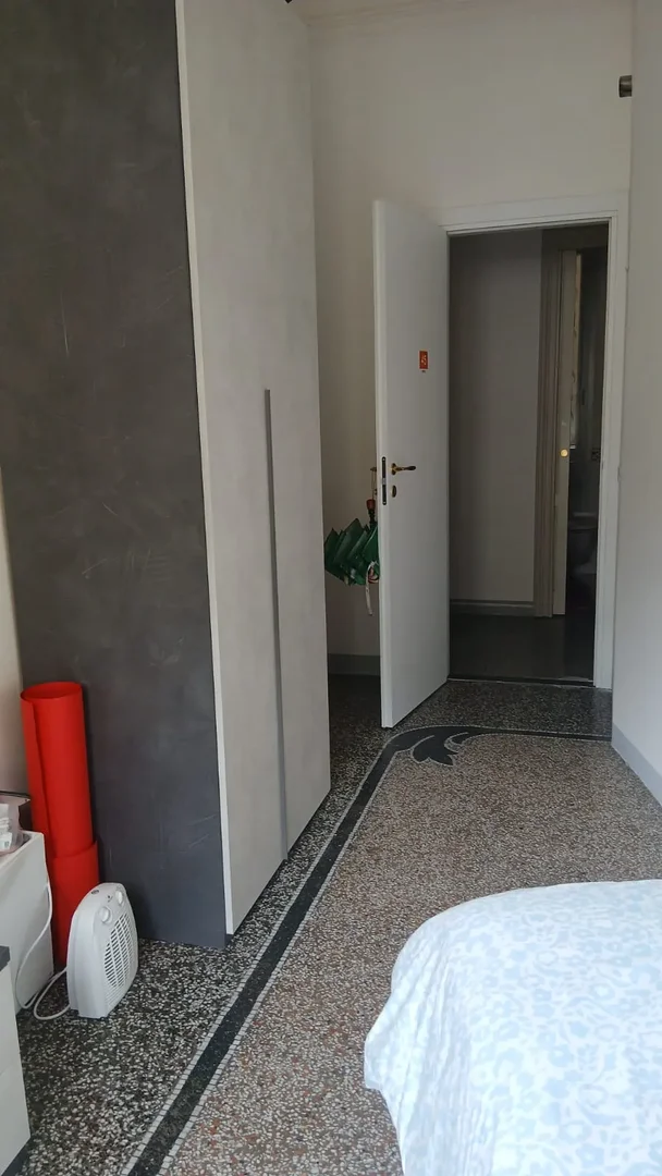 Chambre abordable pour les étudiants avec un bon éclairage dans 