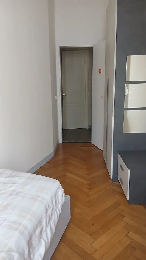Chambre confortable pour étudiants disponible dans 