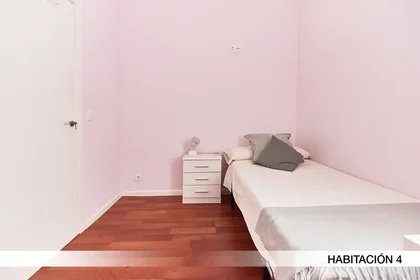 Private room at Calle Virgen de Robledo 7, image 2 of 21