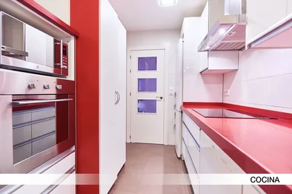 Private room at Calle Virgen de Robledo 7, image 4 of 21