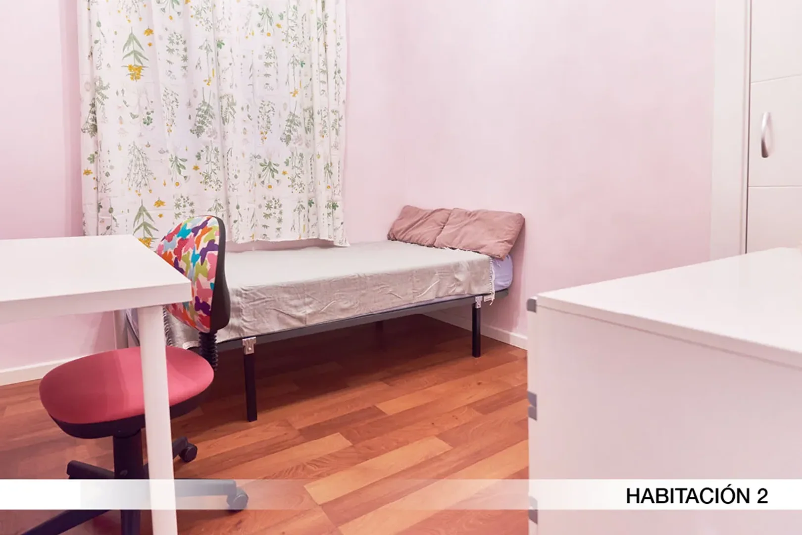 Budget-friendly student room close to campus in 