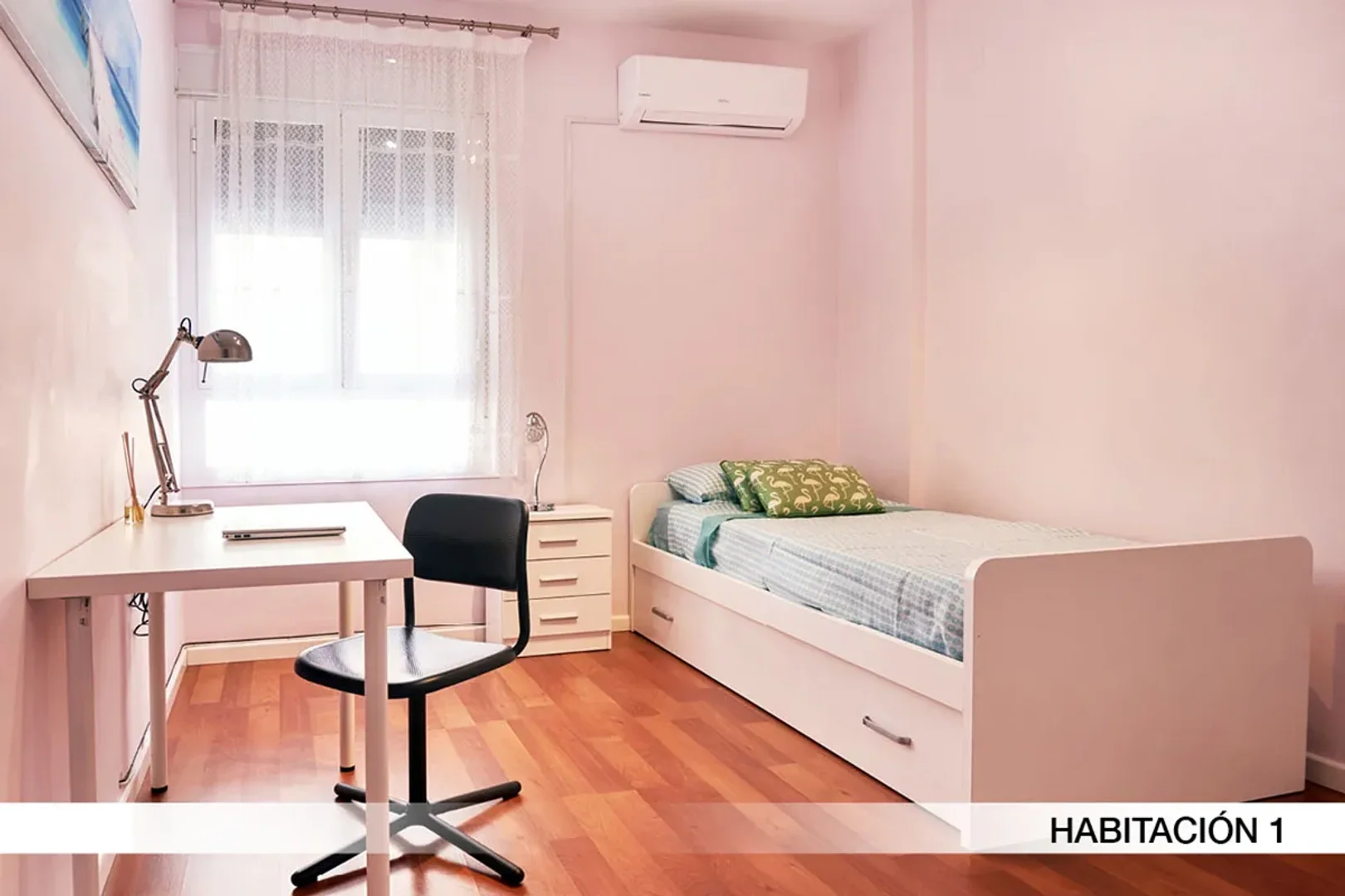 Economical student room with convenient location in 