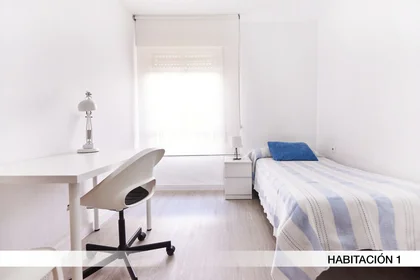 Quarto privado em Calle Porvenir 36, imagem 2 de 23