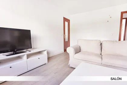 Quarto privado em Calle Porvenir 36, imagem 14 de 23