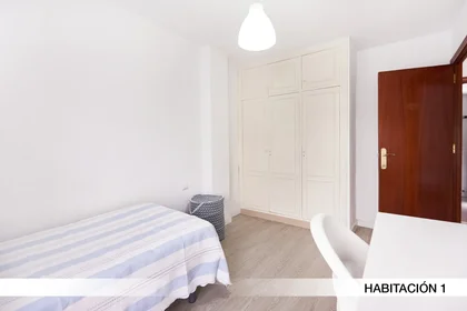 Quarto privado em Calle Porvenir 36, imagem 3 de 23