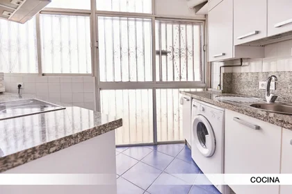 Quarto privado em Calle Porvenir 36, imagem 8 de 23