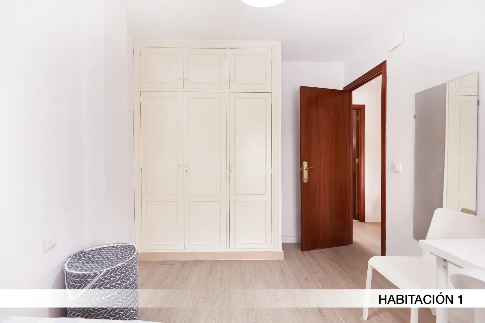 Quarto de estudante económico com localização conveniente em 