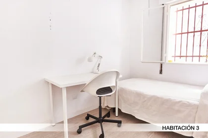 Quarto privado em Calle Porvenir 36, imagem 1 de 23