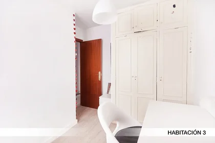 Quarto privado em Calle Porvenir 36, imagem 2 de 23