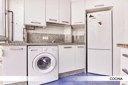 Quarto privado em Calle Porvenir 36, imagem 7 de 23