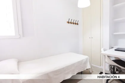 Quarto privado em Calle Porvenir 36, imagem 1 de 10