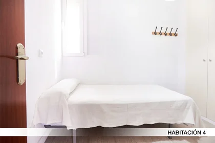 Quarto privado em Calle Porvenir 36, imagem 2 de 23