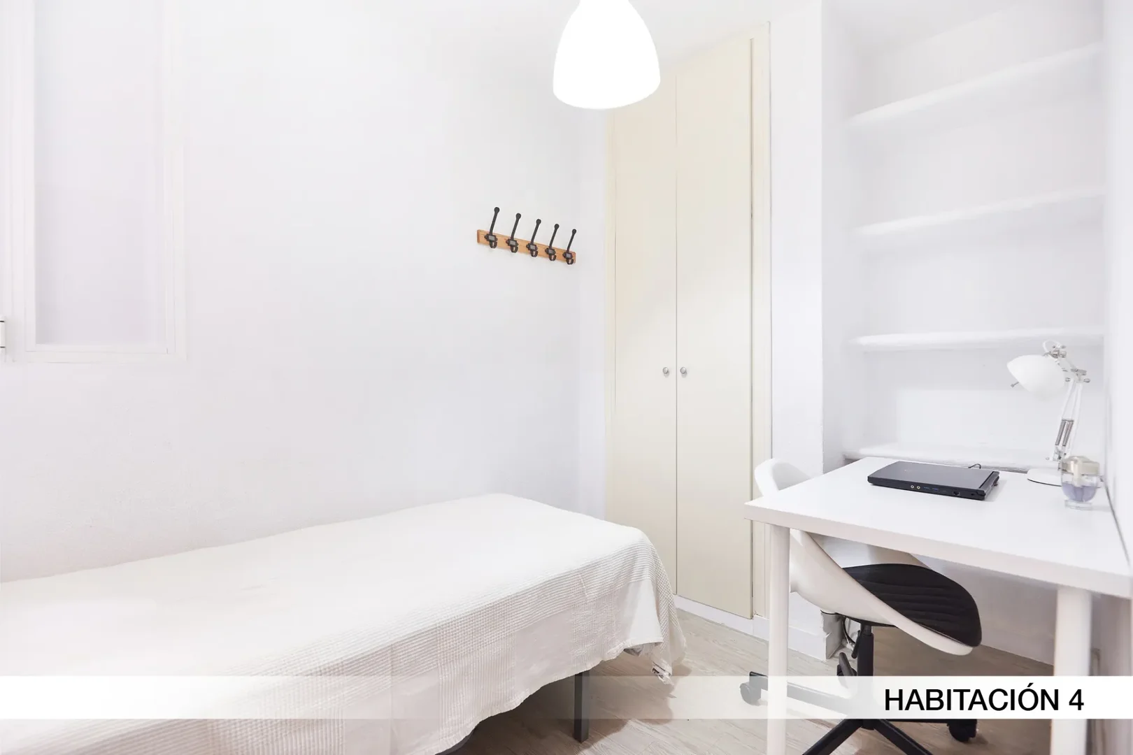 Quarto de estudante confortável e espaçoso em 