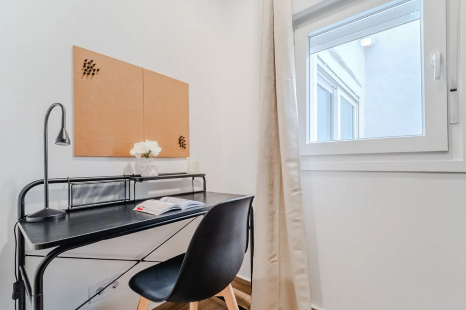 Room for rent in student apartment in , fully furnished