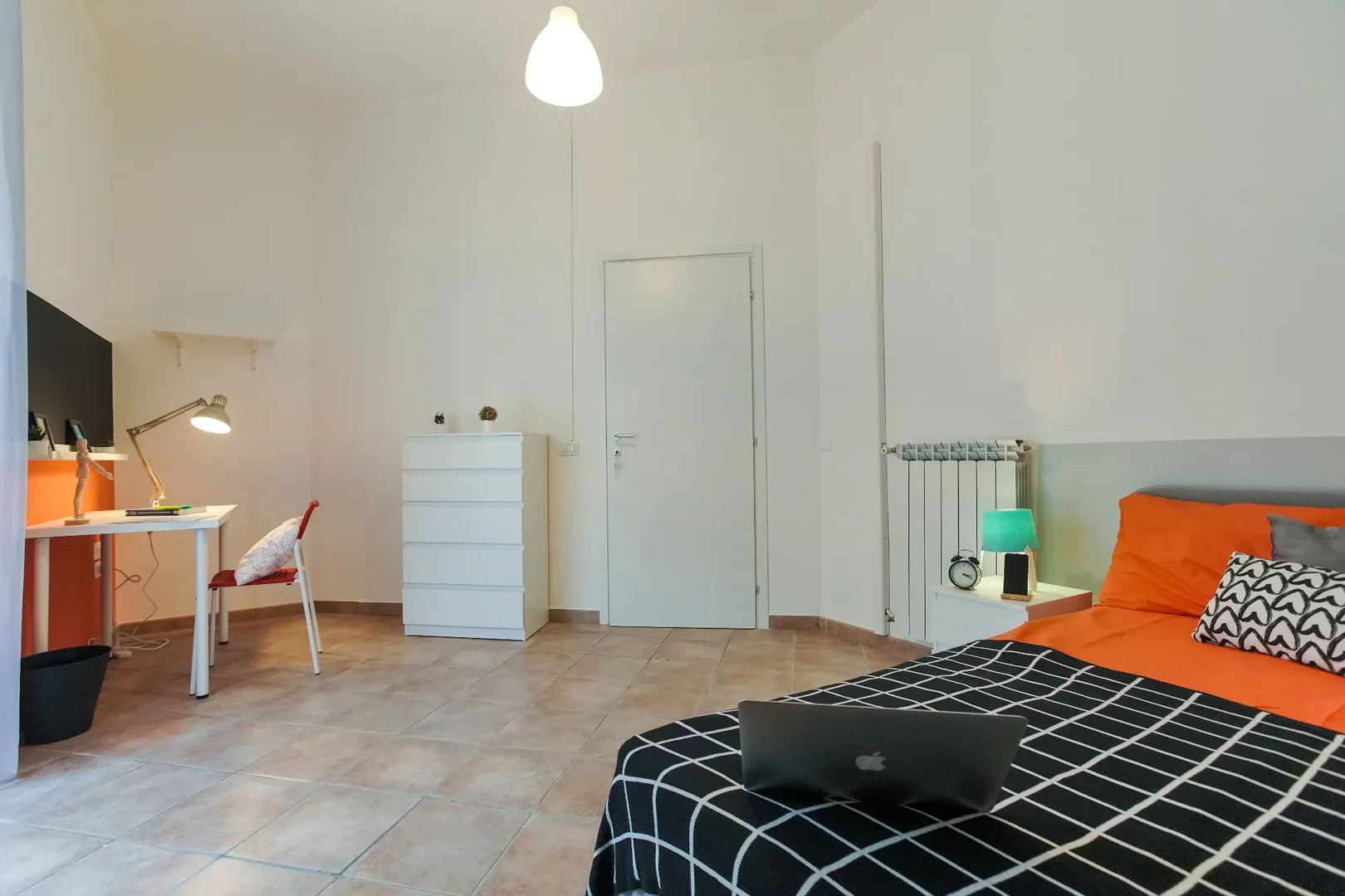 Bright and airy student room with easy university access in