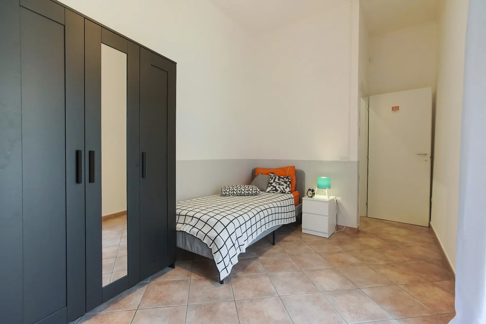 Room for rent in student apartment in , fully furnished