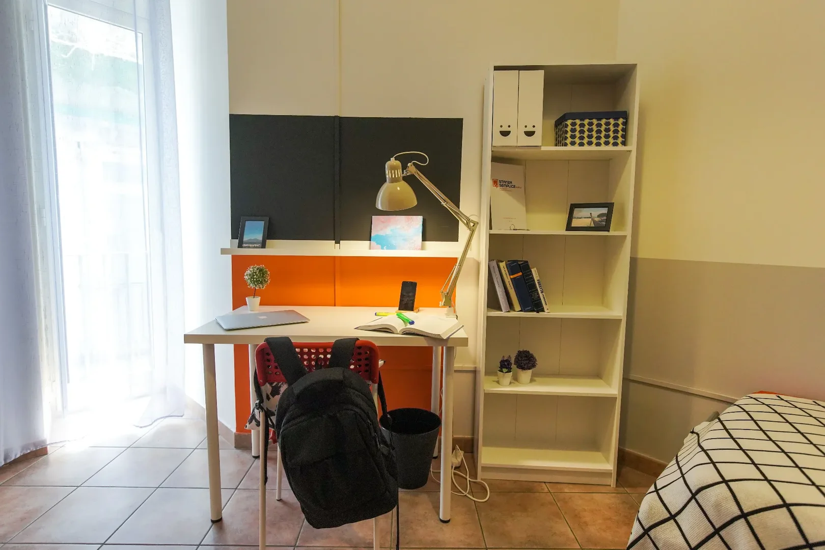 Bright and airy student room with easy university access in 