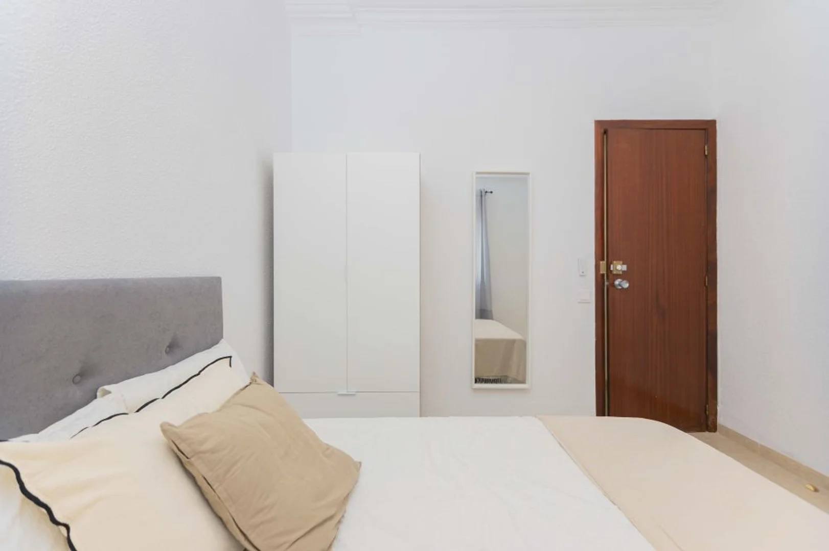 Cozy room for students available in 