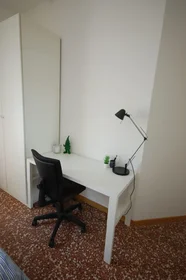 Chambre privée à Via Marco D' Agrate, image 3 de 7