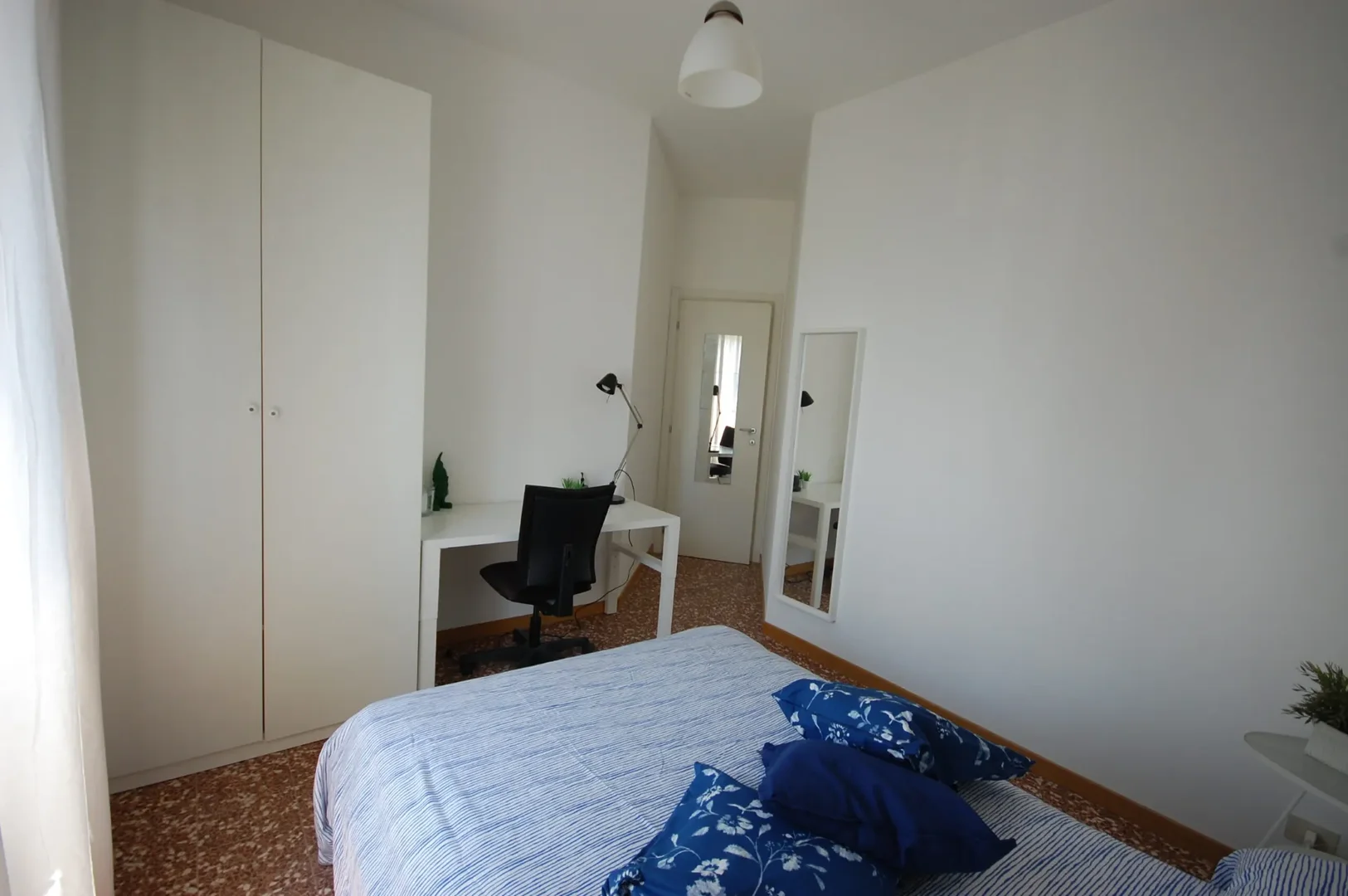 Chambre d'étudiant économique avec emplacement pratique dans 