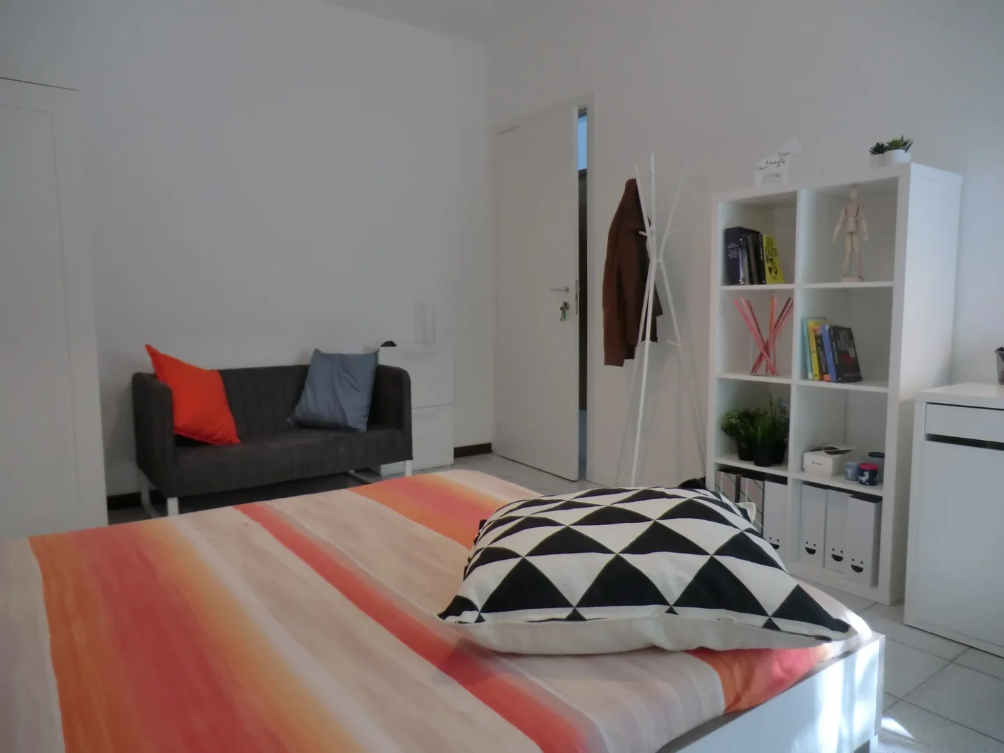 Comfortable and spacious student room in 