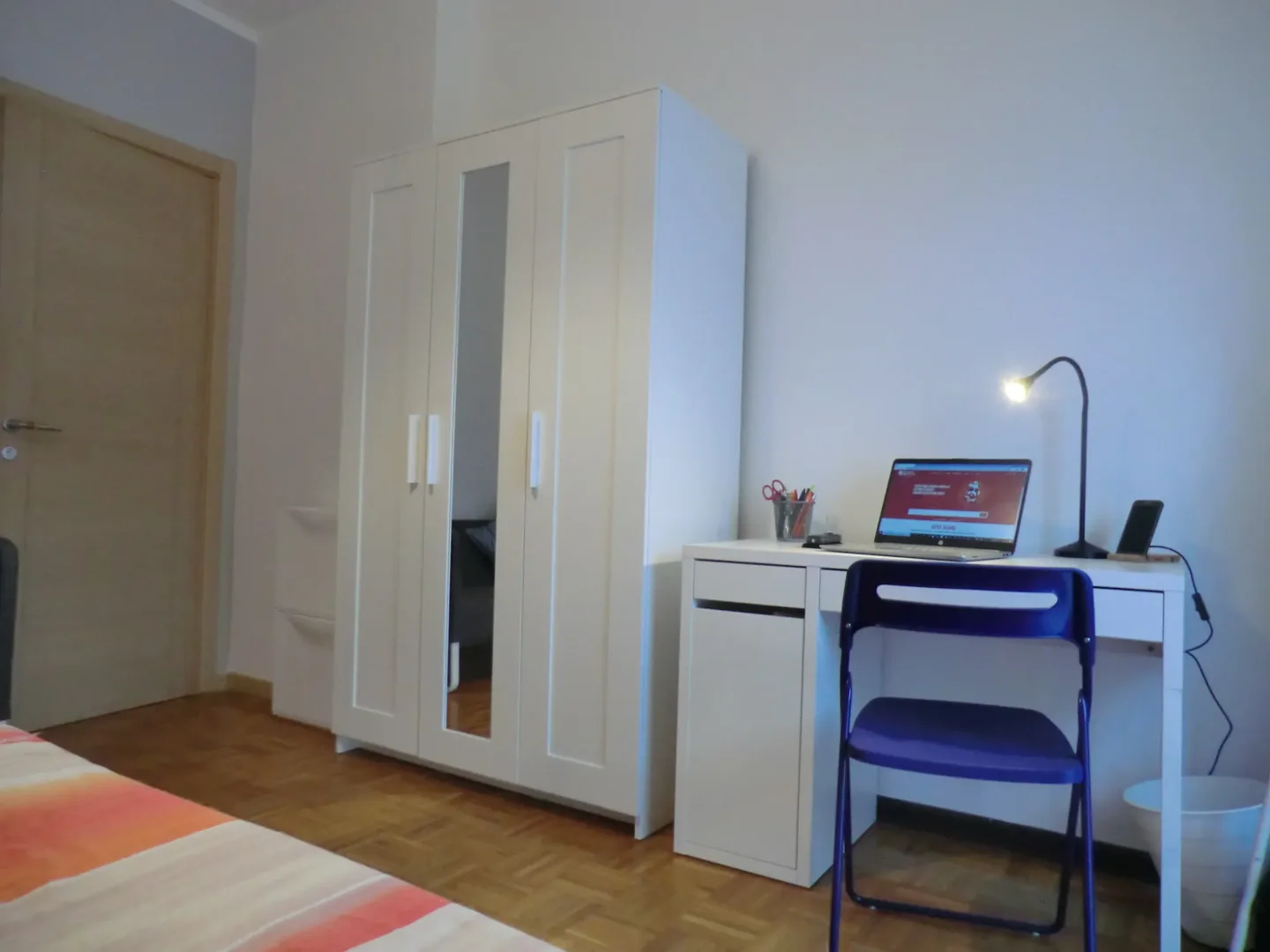 Room for rent in student apartment in , fully furnished