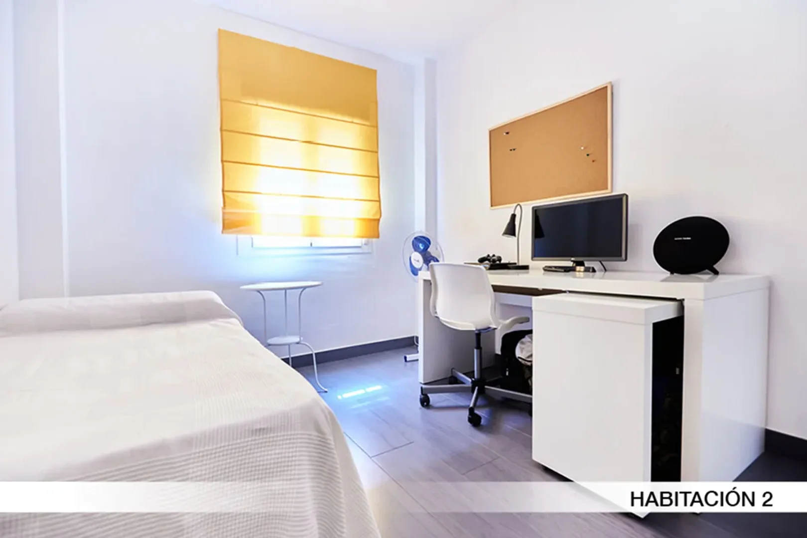 Quarto de estudante confortável e espaçoso em 