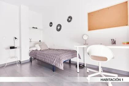 Quarto privado em Castillo de Alcalá de Guadaíra 10, imagem 2 de 14