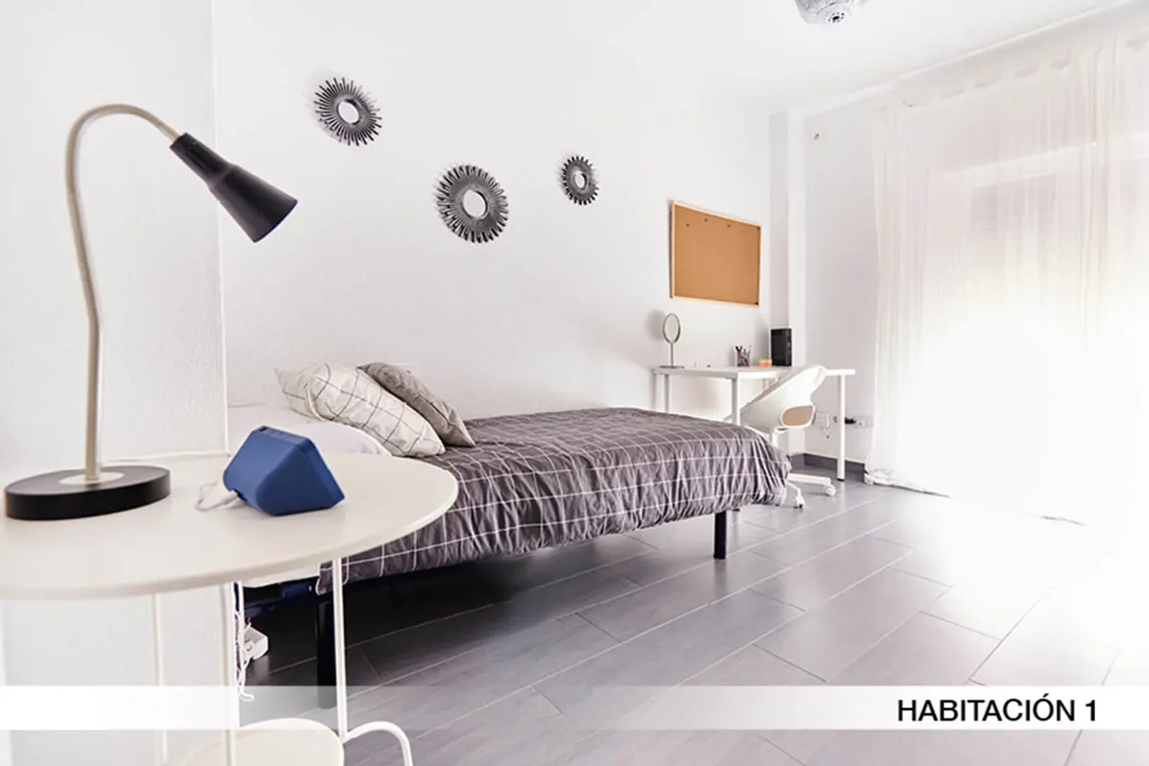 Quarto amigo do estudante em com comodidades modernas