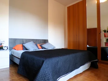 Habitación privada en Via Giovanni Antonio Magini 6, imagen 2 de 17