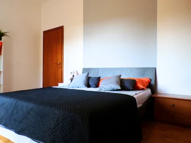 Habitación privada en Via Giovanni Antonio Magini 6, imagen 3 de 17