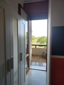 Habitación privada en Via Giovanni Antonio Magini 6, imagen 2 de 17