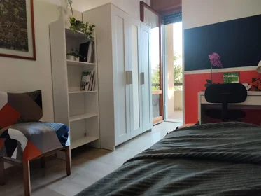 Habitación privada en Via Giovanni Antonio Magini 6, imagen 4 de 17