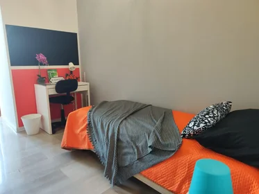Habitación privada en Via Giovanni Antonio Magini 6, imagen 5 de 17